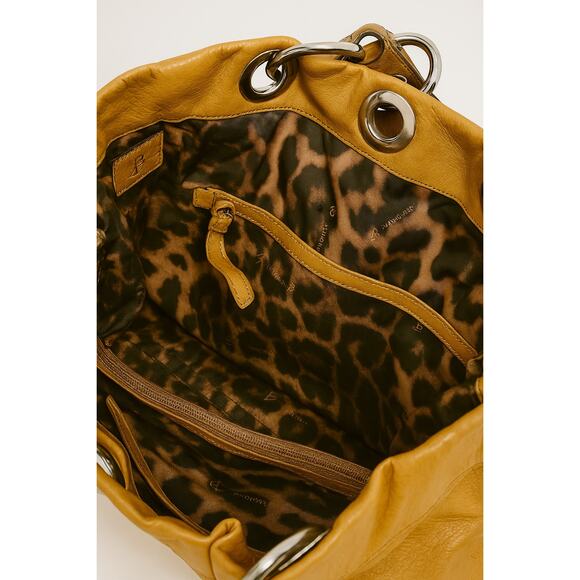 B. Makowsky Chicago Sid Leather Shoulder Bag - Picture 7 of 9